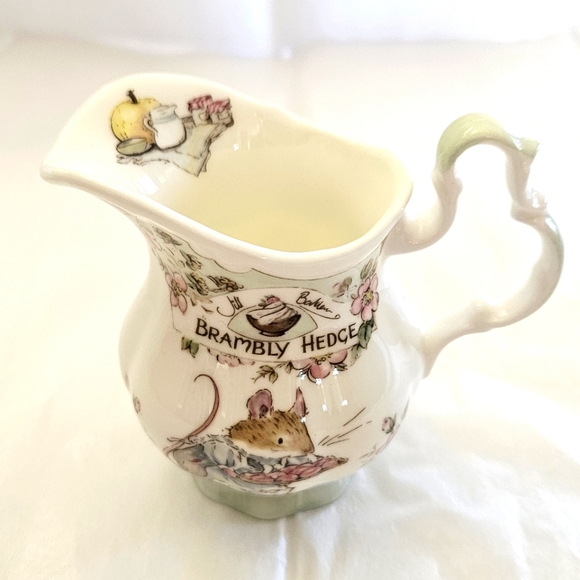 "Tea Service" creamer from the Brambly Hedge series by Royal Doulton. - Picture 6 of 9
